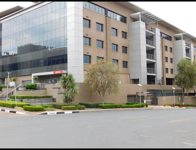 1,575M² OFFICE TO LET IN PARKTOWN